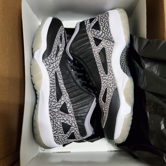 New Retro 11 Low w/ original receipt main image 11